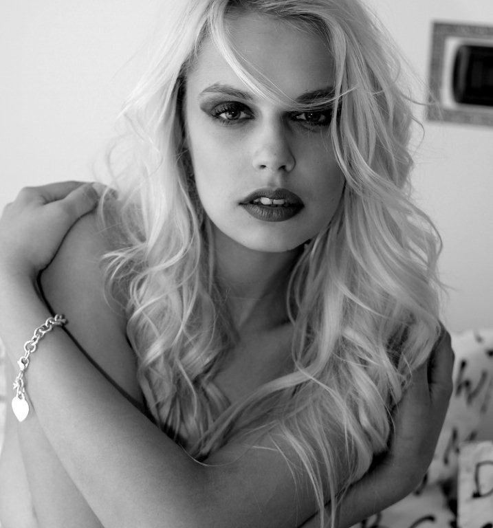Ieva — Model & Hostess in Milano photo 11