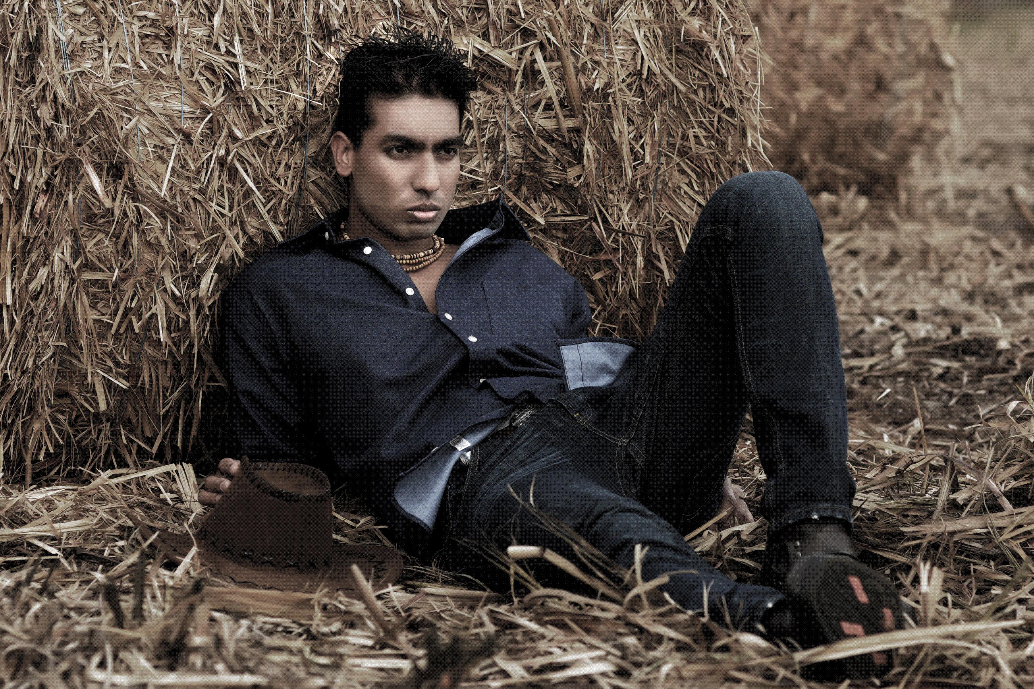 Girish — Model & Host in Bordeaux photo 1