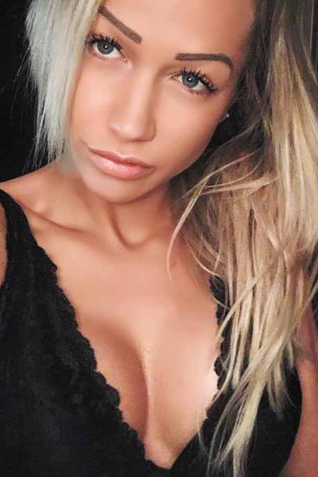 Lisa — Model & Hostess in Venezia photo 12