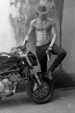 Lorenzo — Model & Host in Brescia photo 7