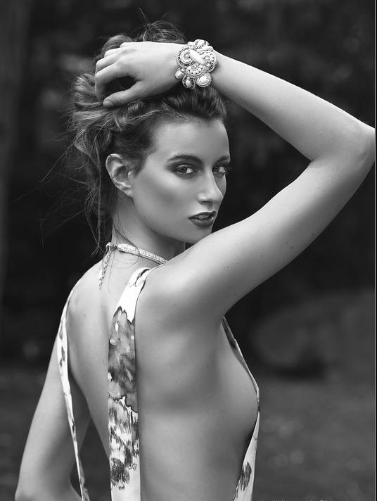 Leonie — Model & Hostess in Paris photo 1