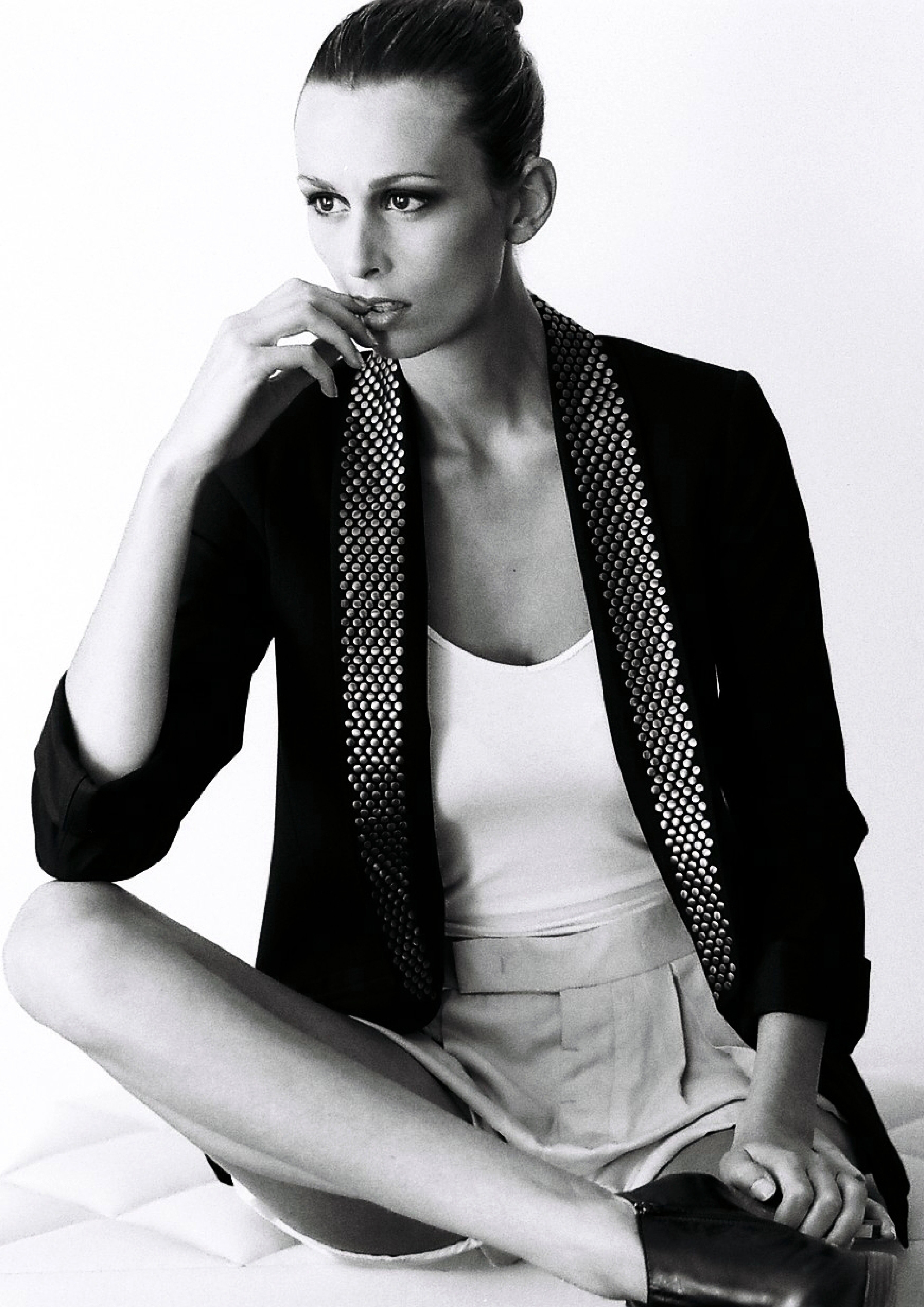 Cali — Model & Hostess in Paris photo 13