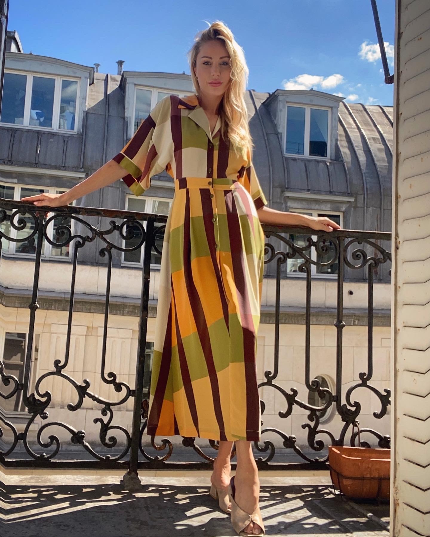 Stephanie — Model & Hostess in Paris photo 1
