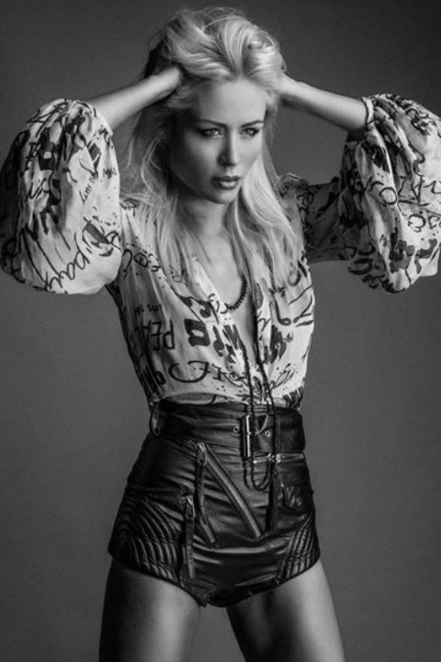 Stephanie — Model & Hostess in Paris photo 21