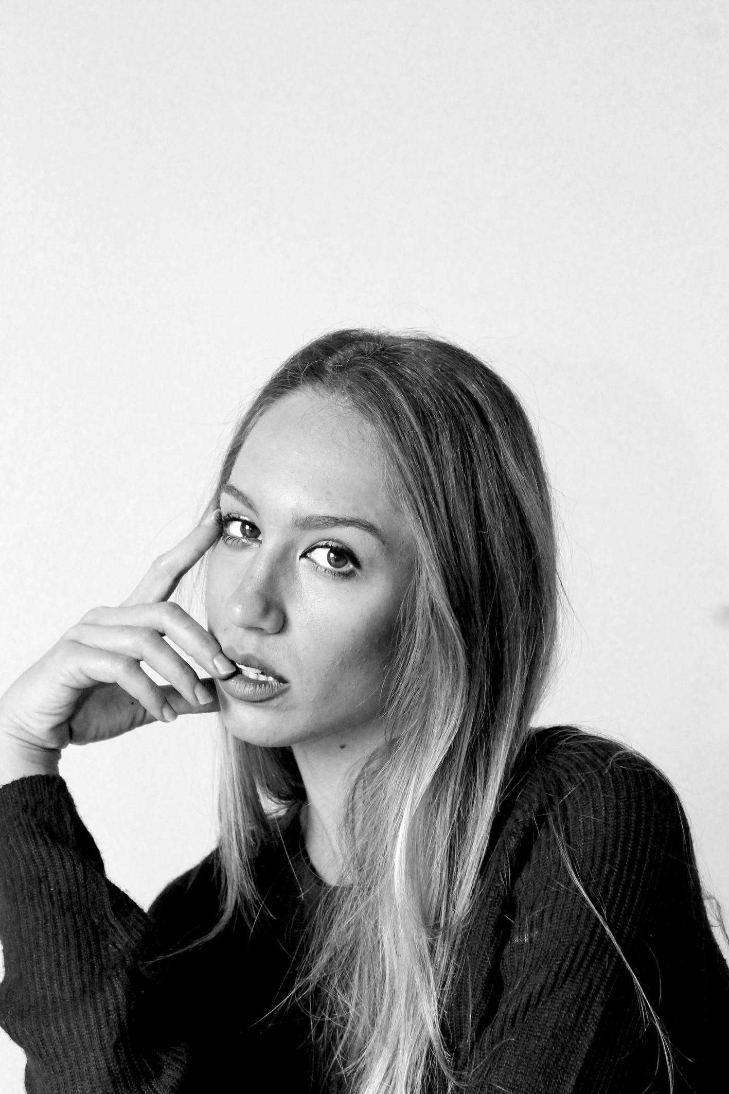 Simona — Model & Hostess in Milano photo 1