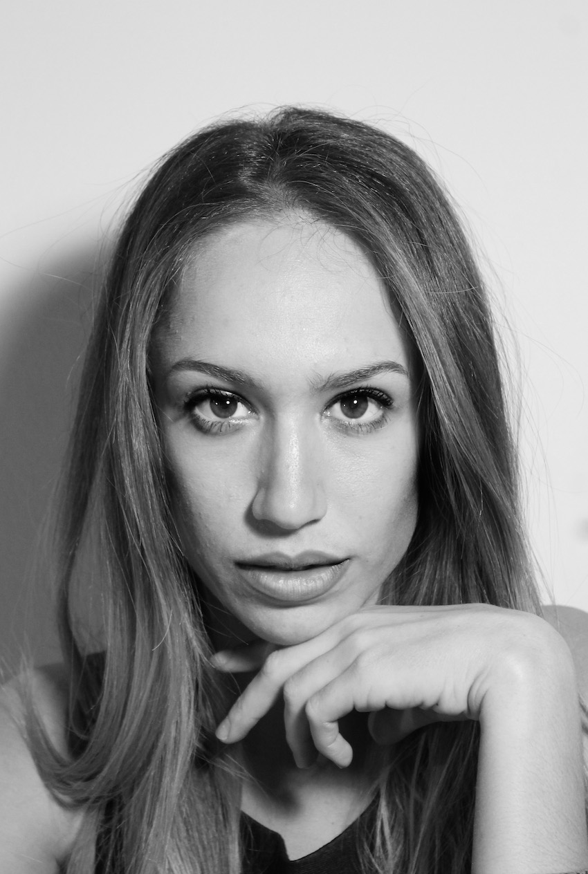 Simona — Model & Hostess in Milano photo 9