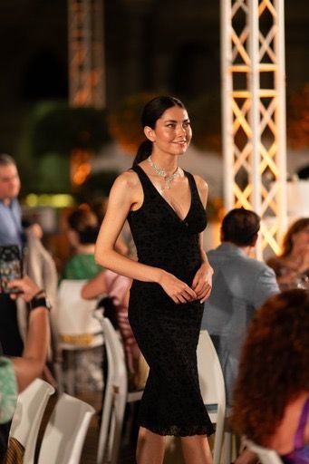 In&egrave;s — Model & Hostess in Nice photo 19