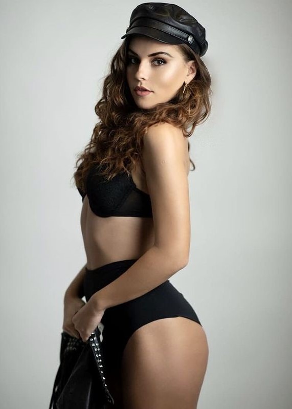 Karyna photo 15 | Eye On Model