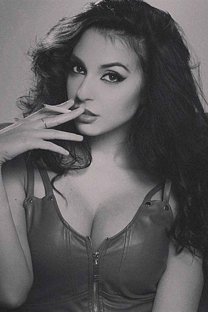 Simona — Model & Hostess in Milano photo 3