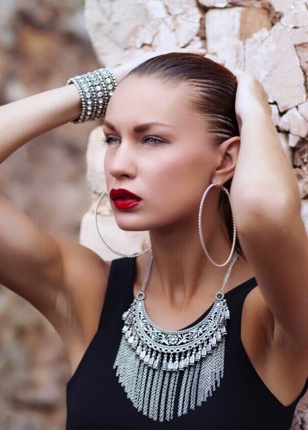Julia — Model & Hostess in Milano photo 4