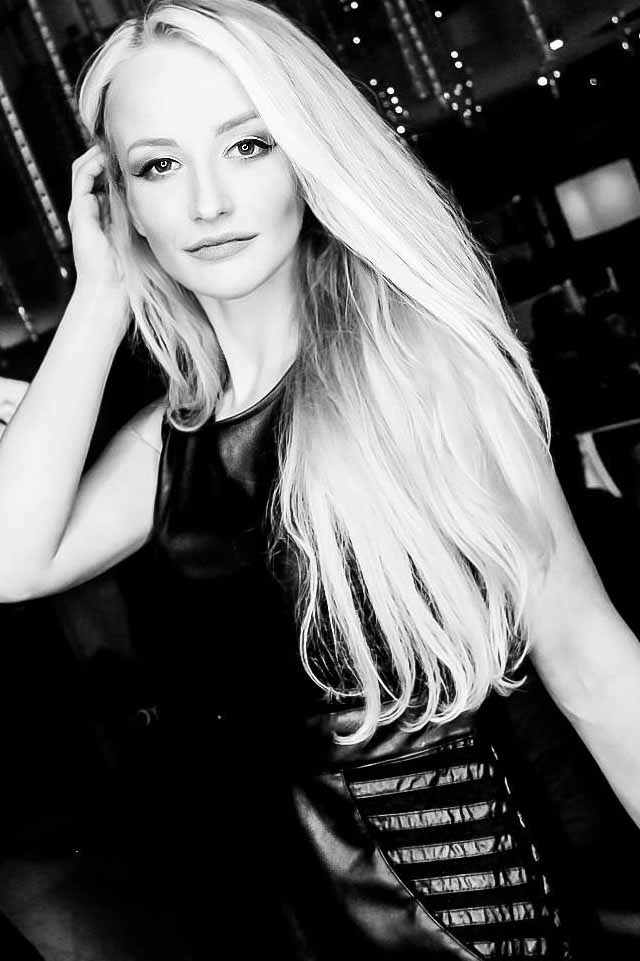 Veronika — Model & Hostess in Milano photo 8