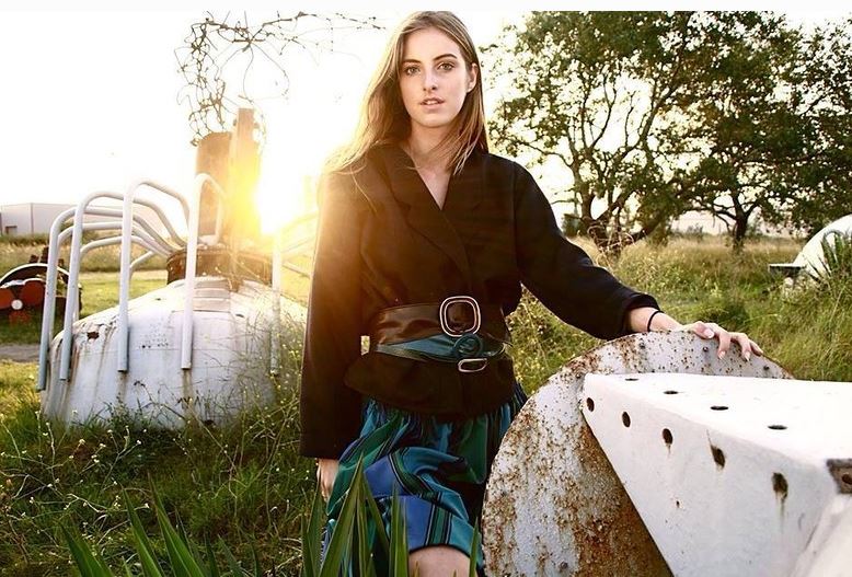 Elise — Model & Hostess in Paris photo 1