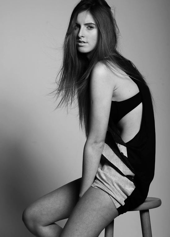 Elise — Model & Hostess in Paris photo 3