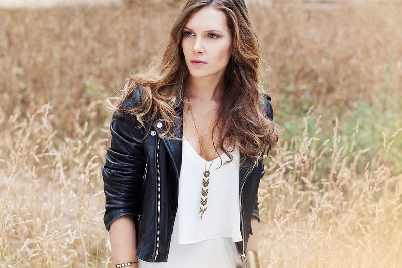 Caroline — Model & Hostess in Paris photo 21