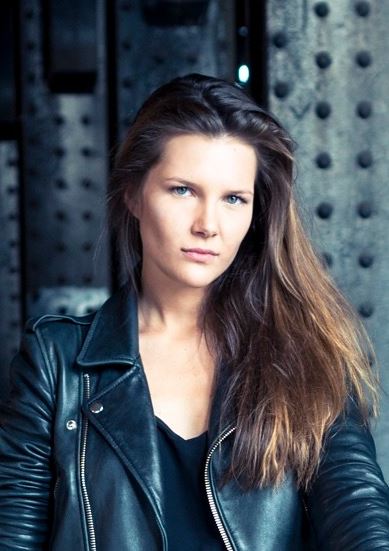 Caroline — Model & Hostess in Paris photo 9