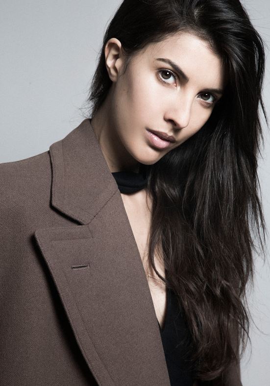 Chlo&eacute; — Model & Hostess in Paris photo 1