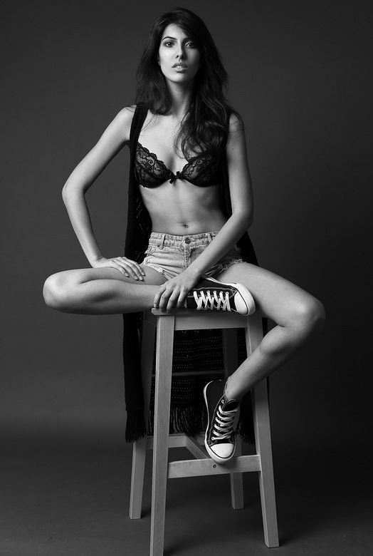 Chlo&eacute; — Model & Hostess in Paris photo 14