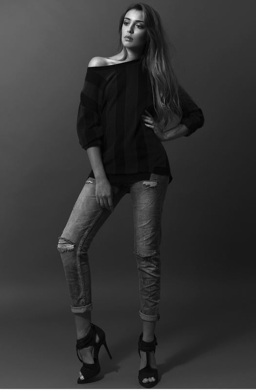 M&eacute;lina — Model & Hostess in Paris photo 10