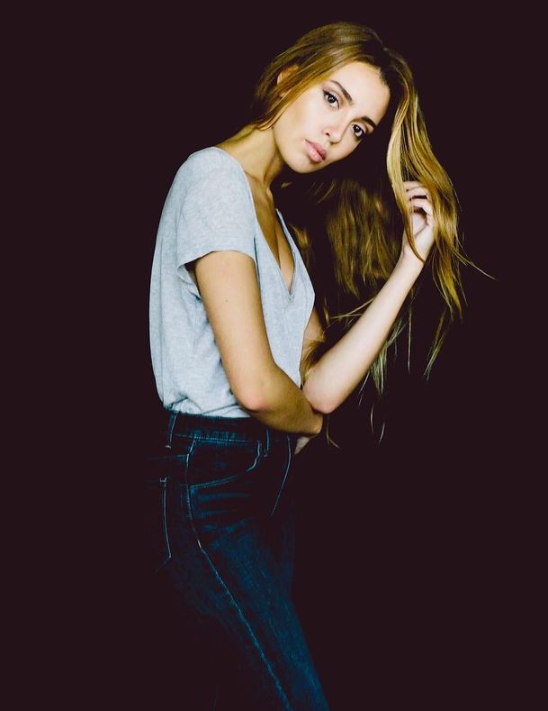 M&eacute;lina — Model & Hostess in Paris photo 12