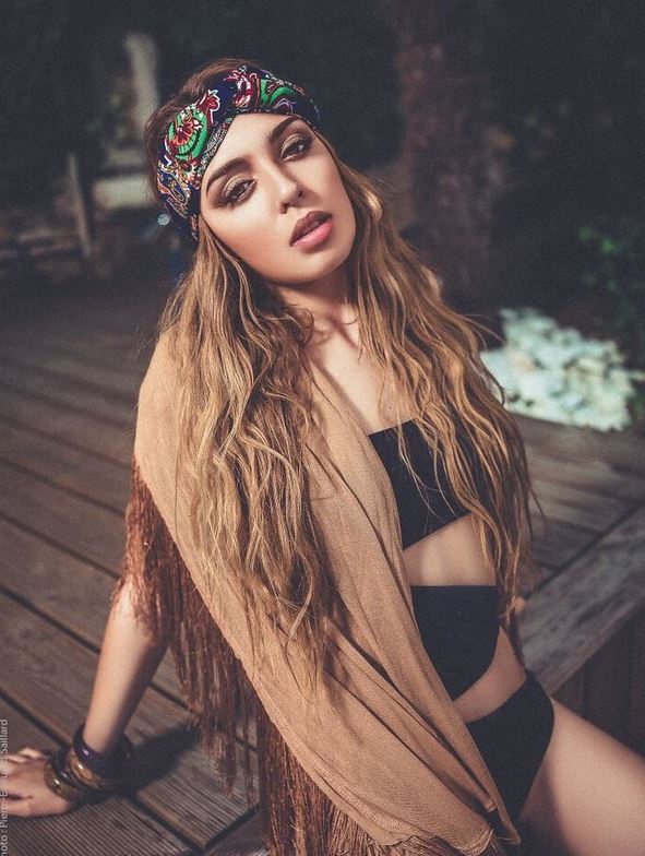 M&eacute;lina — Model & Hostess in Paris photo 17
