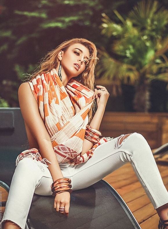 M&eacute;lina — Model & Hostess in Paris photo 18