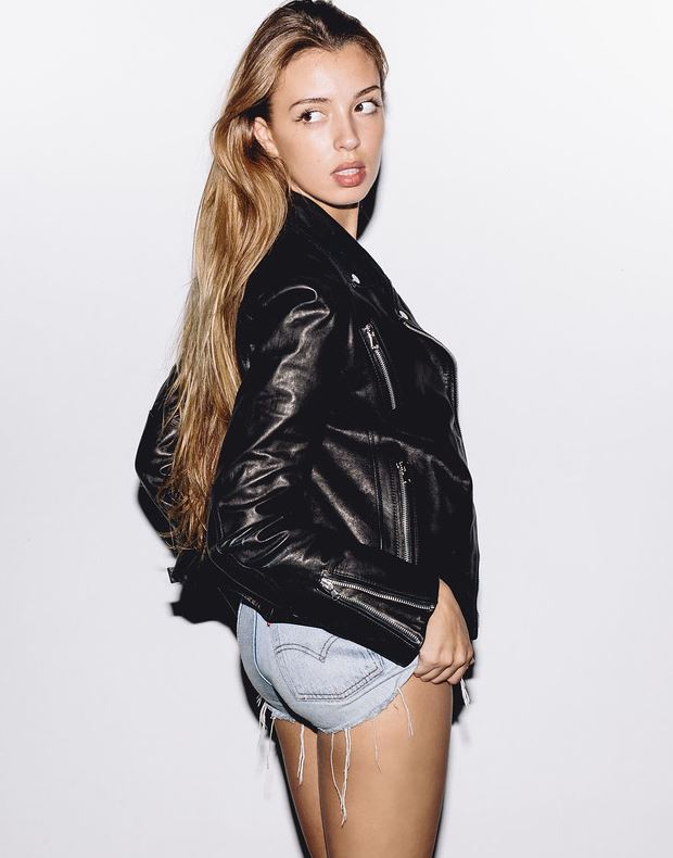 M&eacute;lina — Model & Hostess in Paris photo 20
