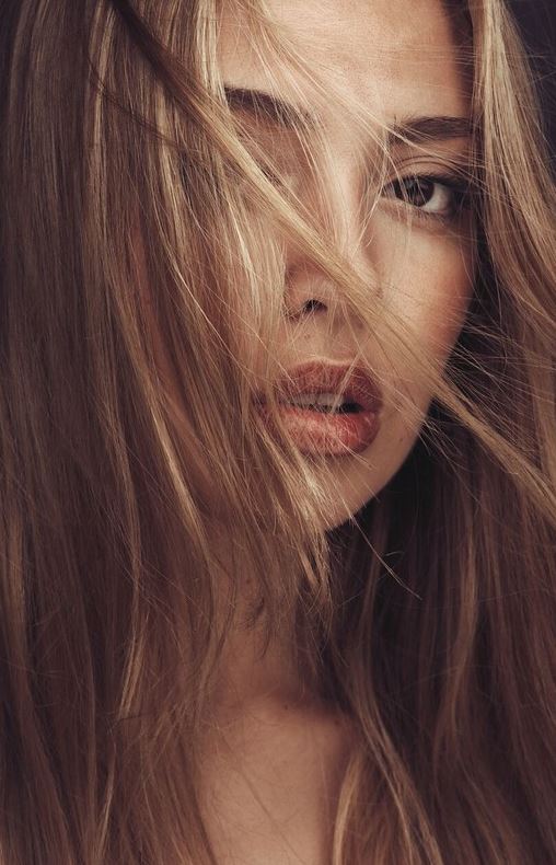 M&eacute;lina — Model & Hostess in Paris photo 4