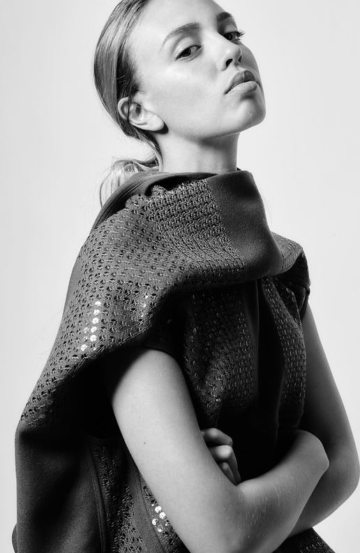M&eacute;lina — Model & Hostess in Paris photo 8