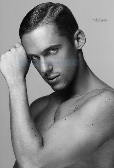 Rouveron — Model & Host in Paris photo 3