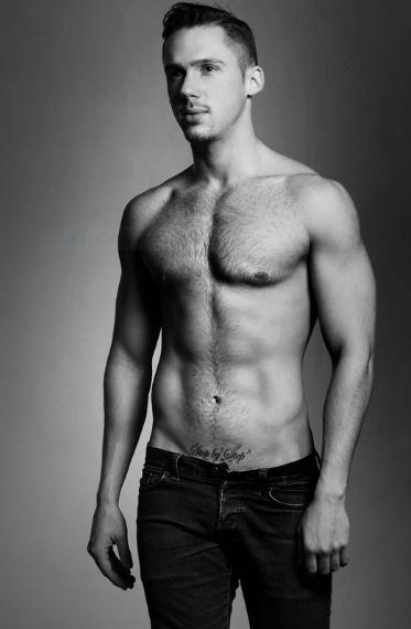 Rouveron — Model & Host in Paris photo 7