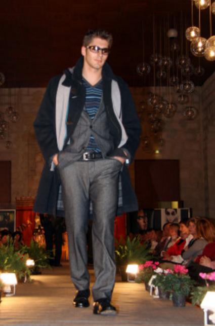 Thomas — Model & Host in Paris photo 3