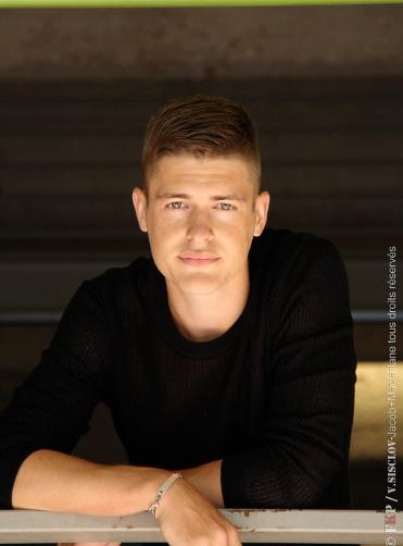 Leveugle — Model & Host in Paris photo 2
