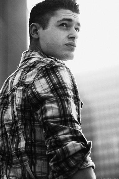 Leveugle — Model & Host in Paris photo 9