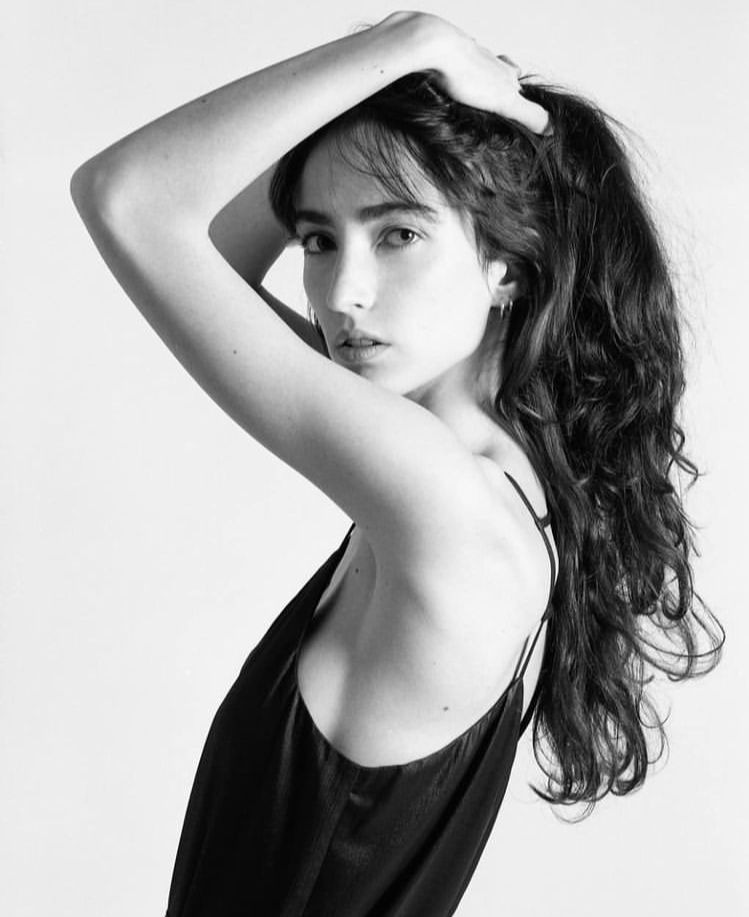 Giulia — Model & Hostess in Paris photo 1