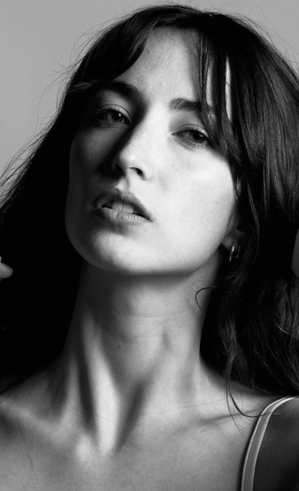 Giulia — Model & Hostess in Paris photo 6