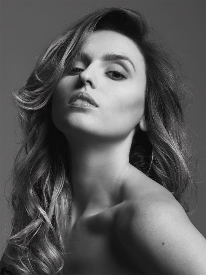 Yasmin — Model & Hostess in Paris photo 2