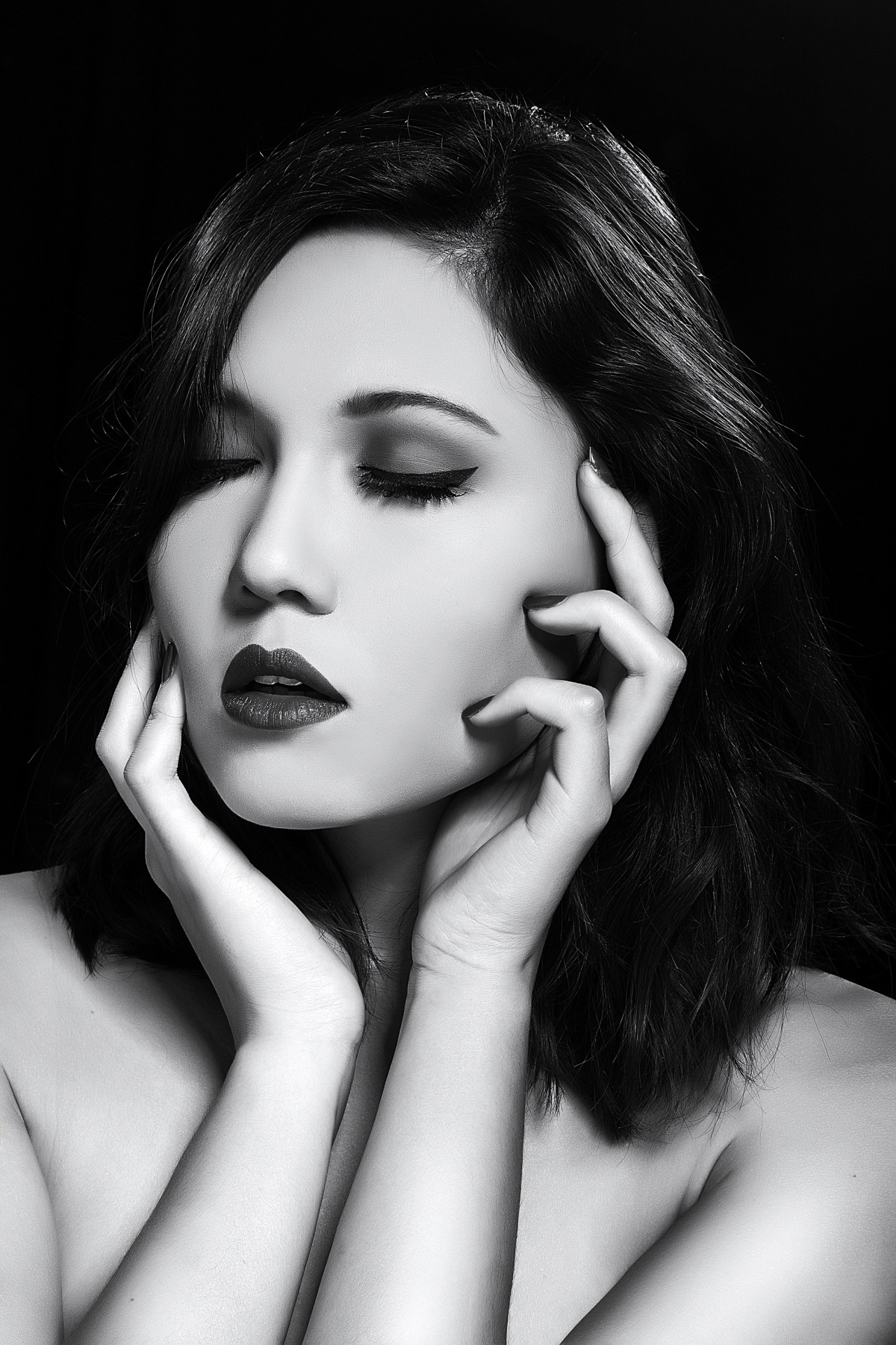 Ali&eacute;nor — Model & Hostess in Paris photo 7