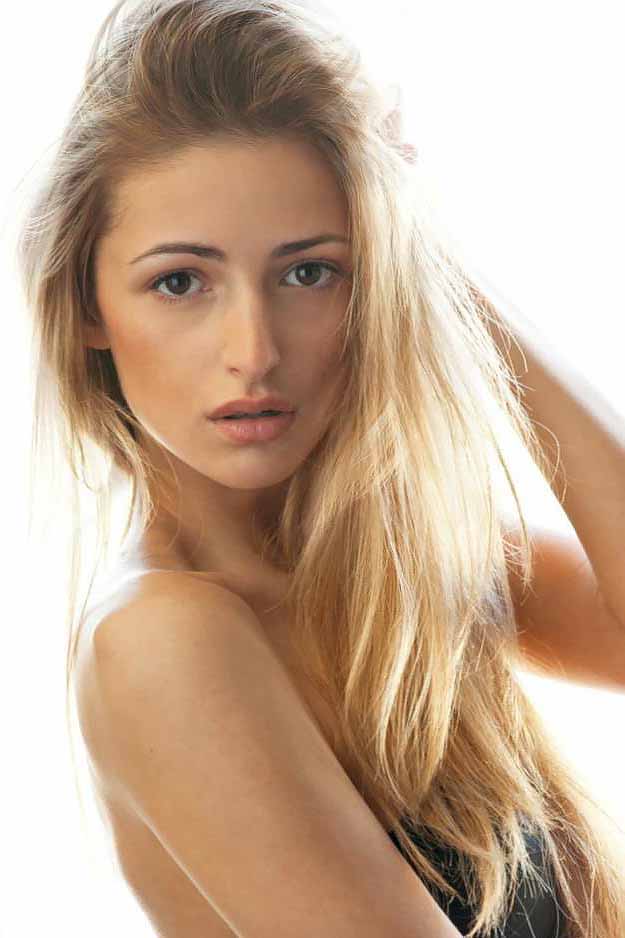 Manon — Model & Hostess in Paris photo 10