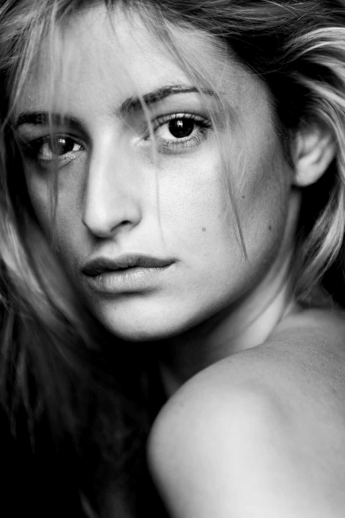 Manon — Model & Hostess in Paris photo 12