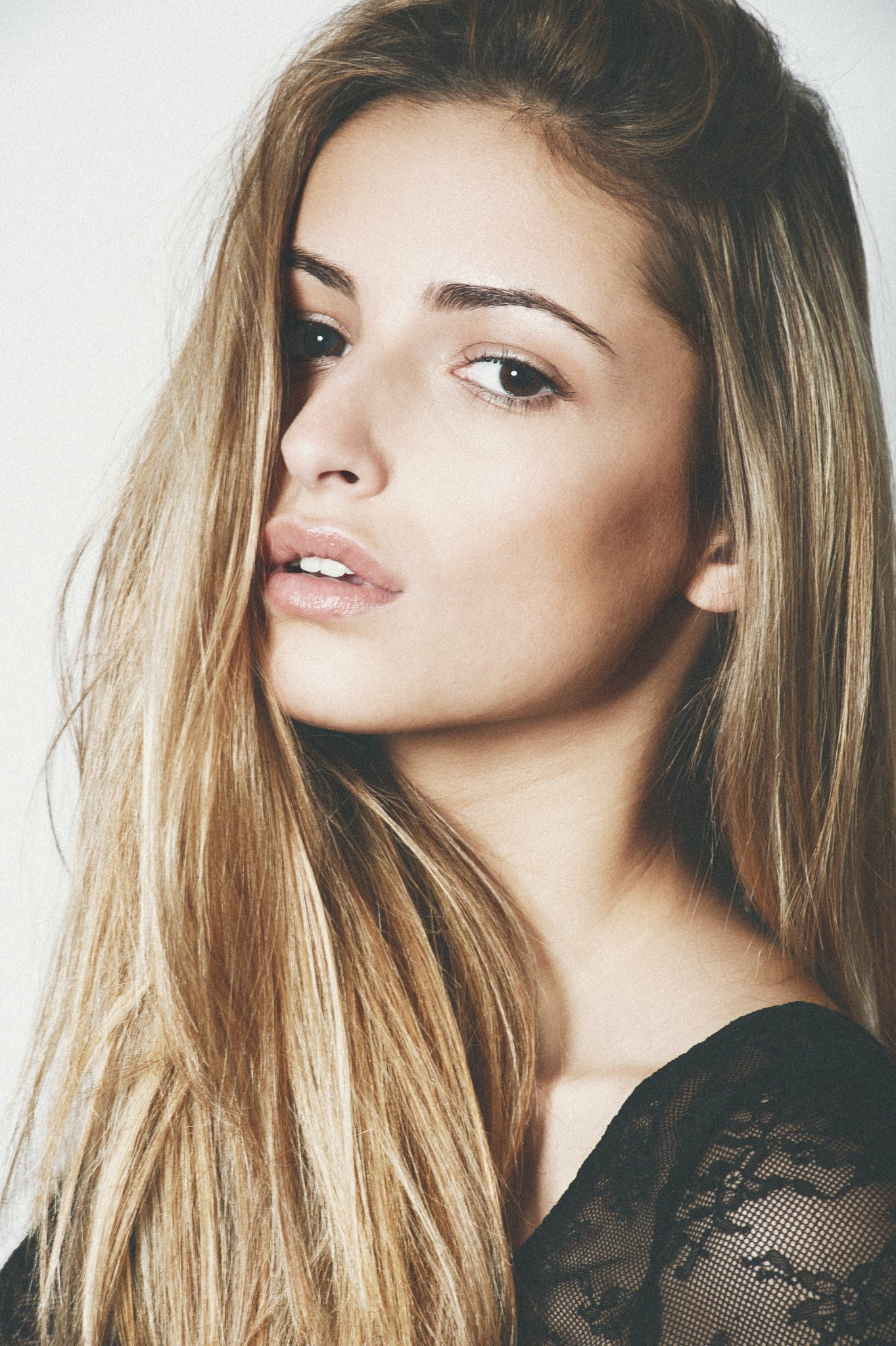 Manon — Model & Hostess in Paris photo 2