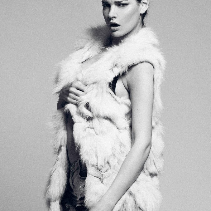 Camille — Model & Hostess in Paris photo 7