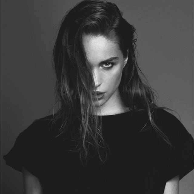 Solene — Model & Hostess in Paris photo 12