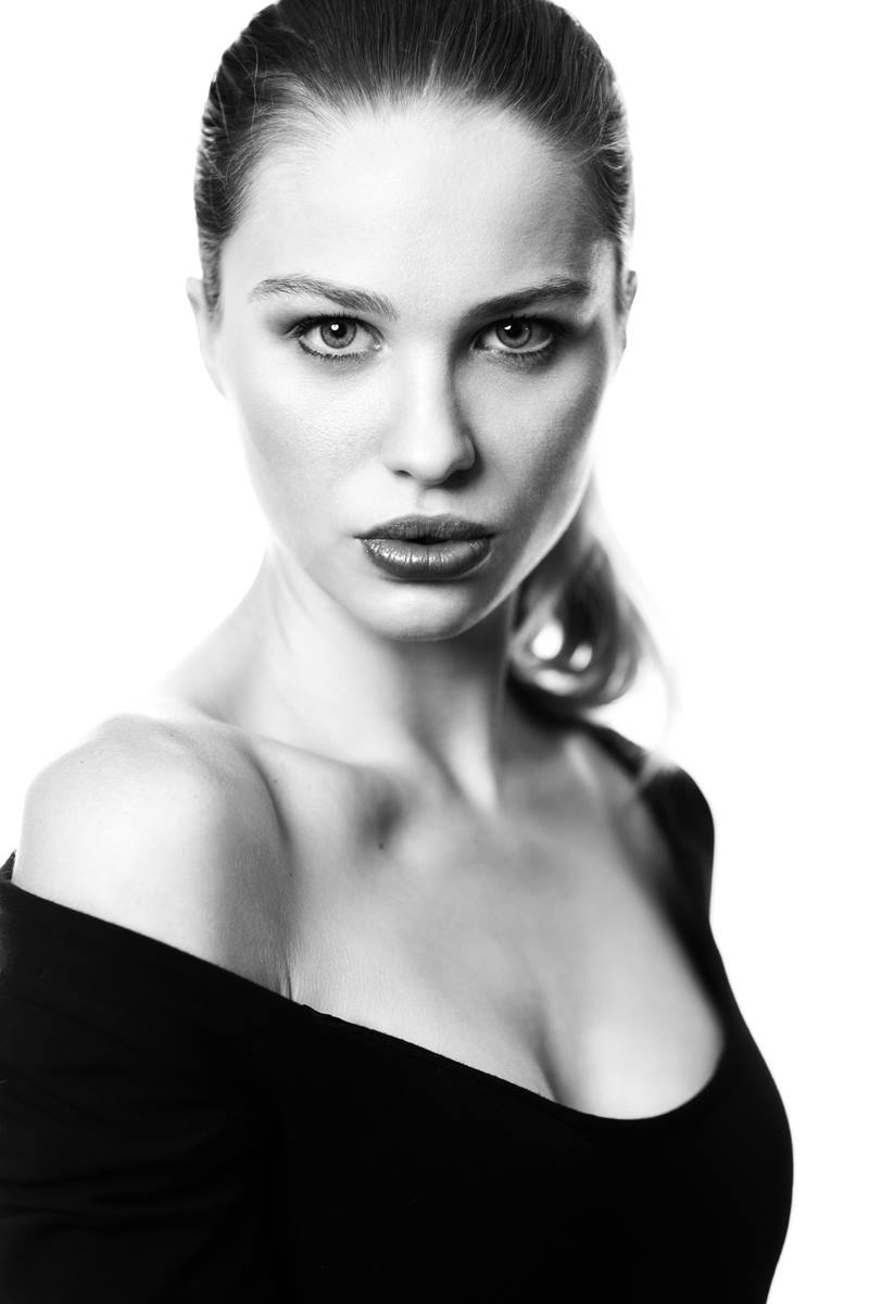 Solene — Model & Hostess in Paris photo 2