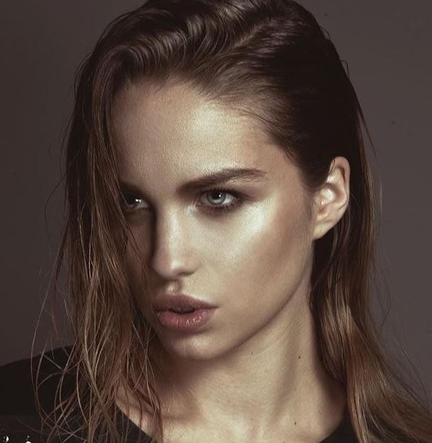 Solene — Model & Hostess in Paris photo 23