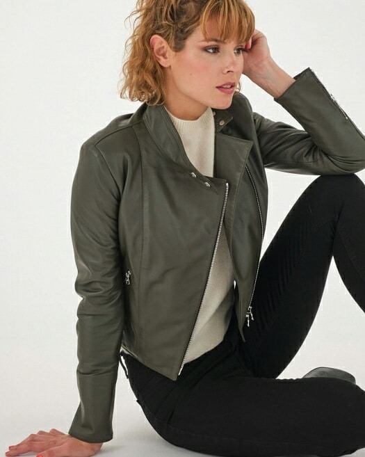 Sol&egrave;ne — Model & Hostess in Paris photo 3