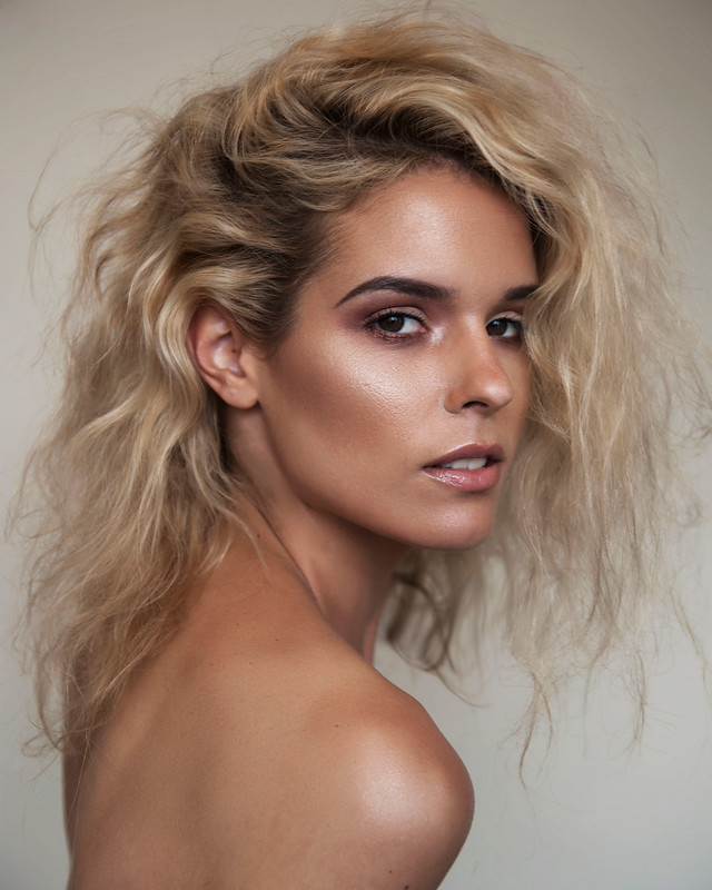 Sol&egrave;ne — Model & Hostess in Paris photo 6