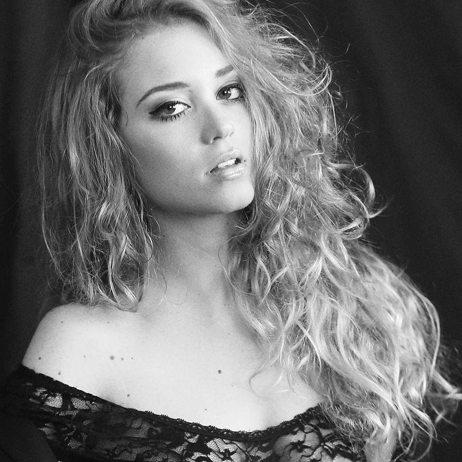 Deborah — Model & Hostess in Vicenza photo 1