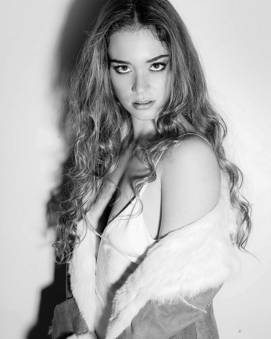 Deborah — Model & Hostess in Vicenza photo 2