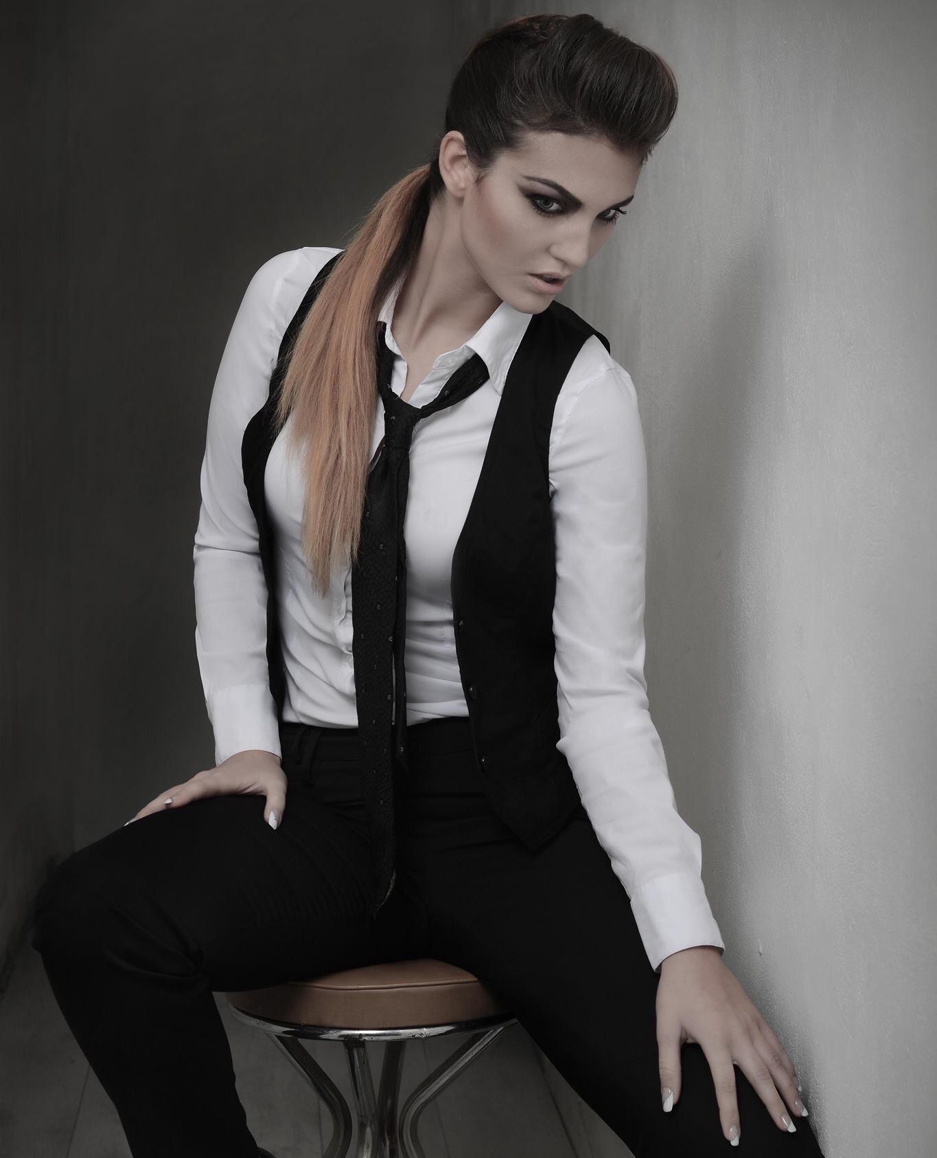 Ylenia — Model & Hostess in Milano photo 1