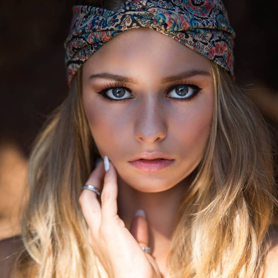 Eva — Model & Hostess in Annecy photo 1
